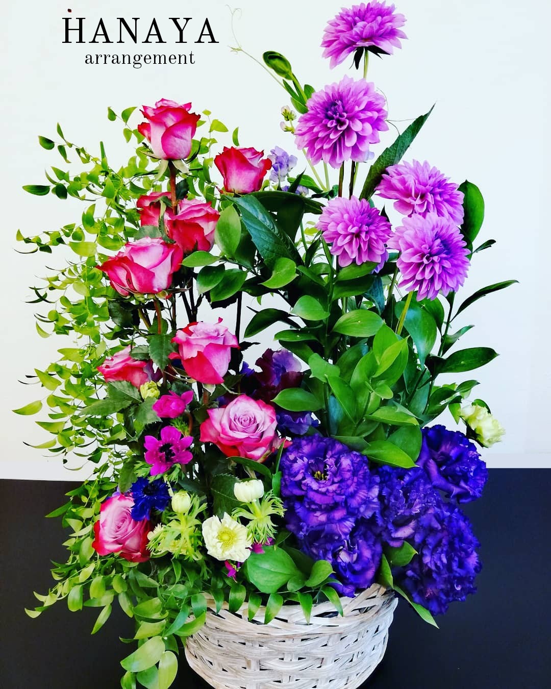 花屋 Hanaya フラワーアレンジメント 楽屋花 ギフト オシャレ ピンク 紫 青 薔薇 福岡県北九州市小倉北区のフラワーショップです フラワースタンド バルーン フラワーアレンジメント 胡蝶蘭などギフト商品も取り扱っております